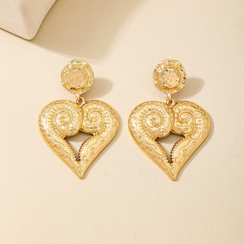 Heavy Metal Gold Conch Heart Pattern Ocean Resort Series Women's Earrings