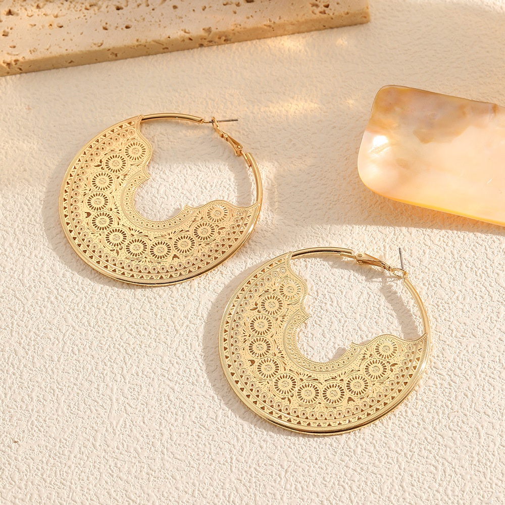 Large Round Openwork C-Shaped Earrings for Women with Distinctive Style