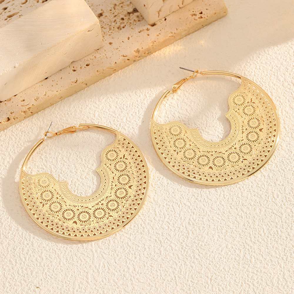 Large Round Openwork C-Shaped Earrings for Women with Distinctive Style