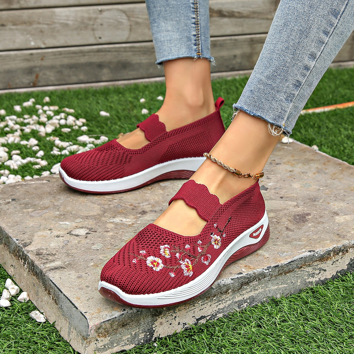 Women's comfortable breathable knitted sneakers