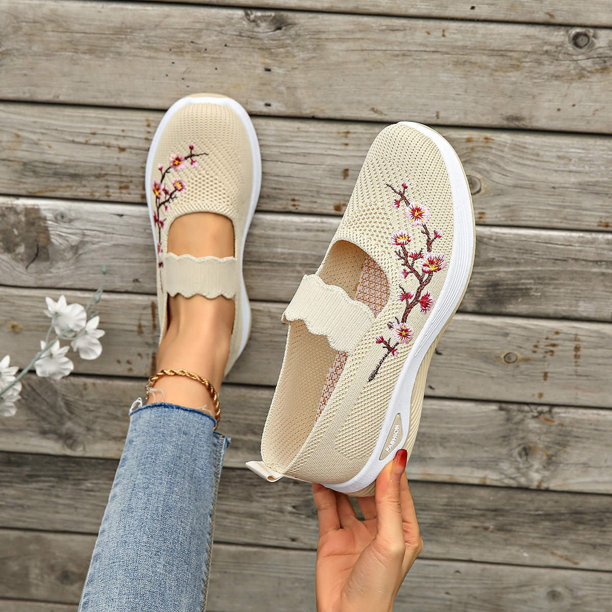 Women's comfortable breathable knitted sneakers