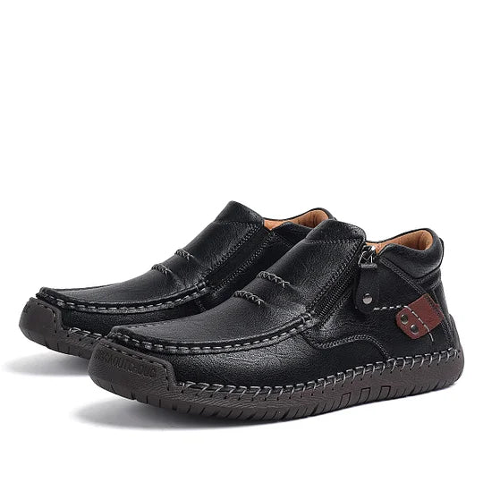 ⏰Zeitlich begrenzter Verkauf 70 % RABATT – Handgefertigte Slip-On-Fahrerstiefel aus hochwertigem Leder für Herren – breite Zehenpartie, Fußgewölbeunterstützung, wasserdicht, Druckentlastung, rutschfeste Sohle für Freizeit, Reisen und Outdoor