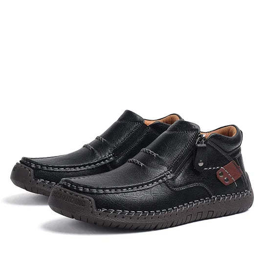 ⏰Zeitlich begrenzter Verkauf 70 % RABATT – Handgefertigte Slip-On-Fahrerstiefel aus hochwertigem Leder für Herren – breite Zehenpartie, Fußgewölbeunterstützung, wasserdicht, Druckentlastung, rutschfeste Sohle für Freizeit, Reisen und Outdoor