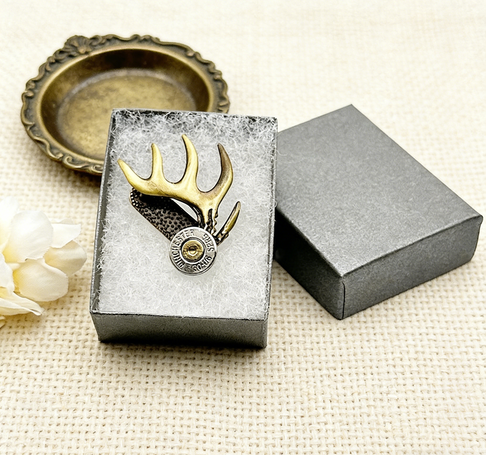 Simple Style Antler Brooch Lightweight Luxury Accessory for Women & Men