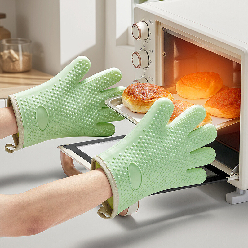 Kitchen silicone gloves