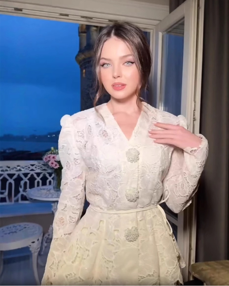 High-End Lace Pleated Skirt (Sophisticated & Ladylike)