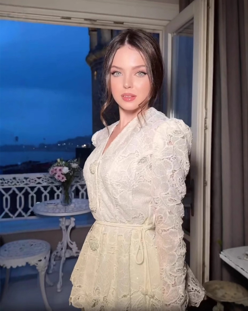 High-End Lace Pleated Skirt (Sophisticated & Ladylike)