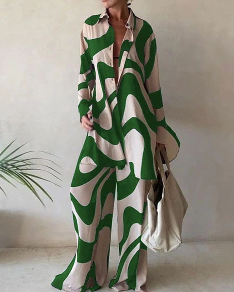 Loose Long-Sleeve Top and Straight-Leg Pants Two-Piece Set with Trendy Print for Travel and Vacation