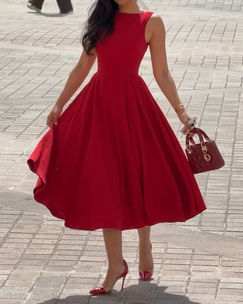 Elegant Round Neck Sleeveless Solid Color Dress