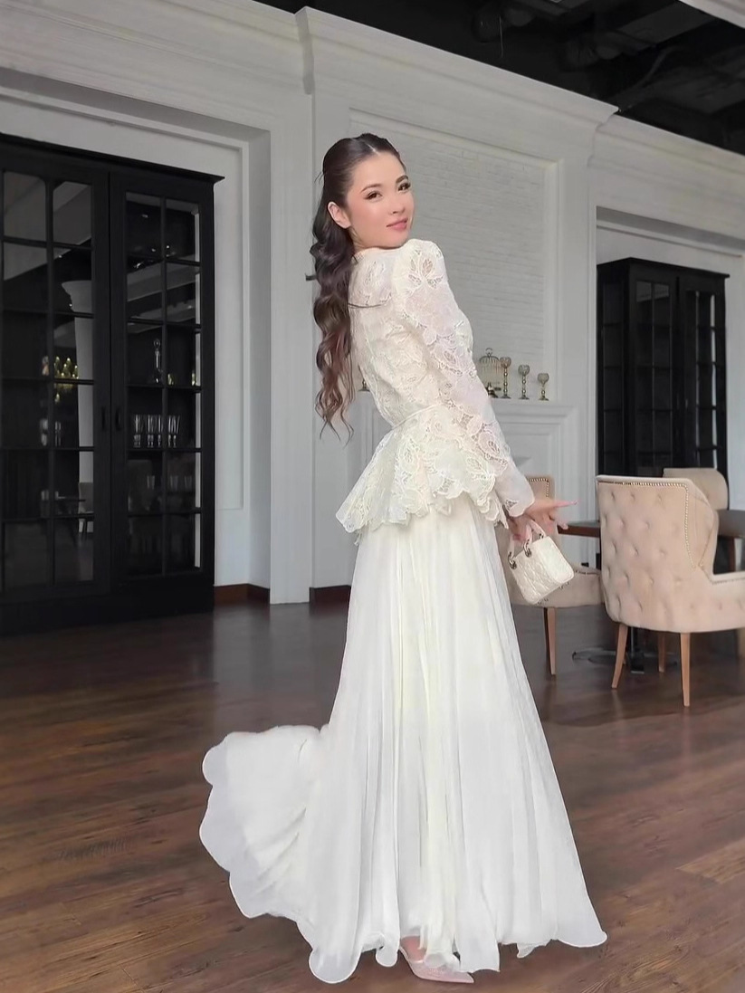 High-End Lace Pleated Skirt (Sophisticated & Ladylike)