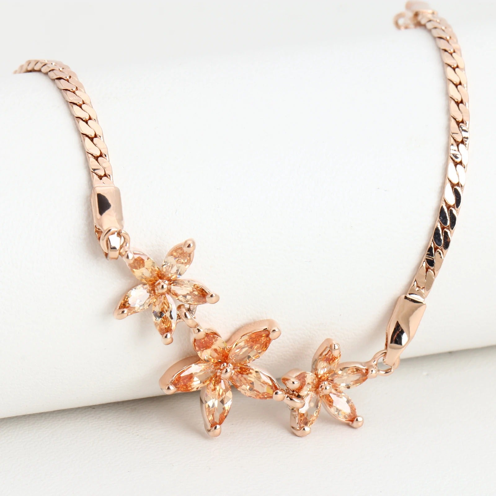 Vintage růžovo-zlatý náramek s tříbarevným květem-Eleanor Hart CZ