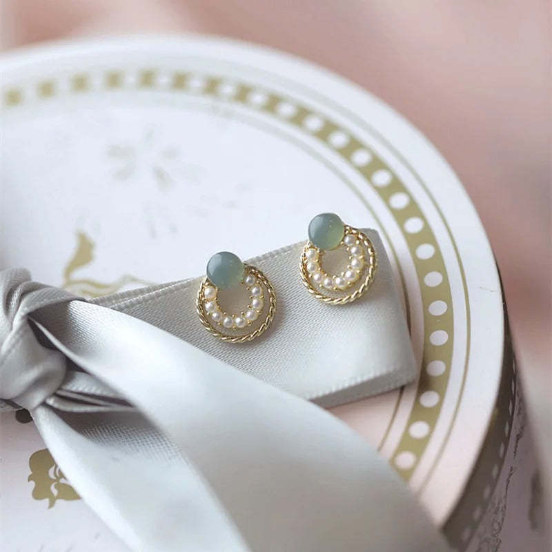 Starožitné zlaté náušnice se zelenými kameny a perlami-Eleanor Hart CZ