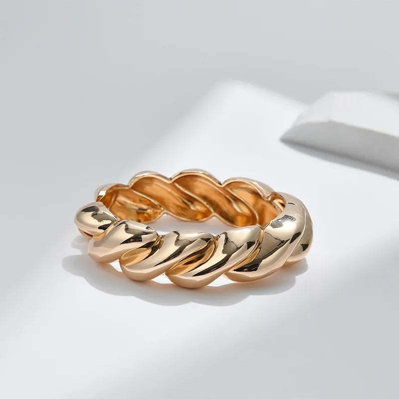 Vintage zlatý kroucený nastavitelný náramek-Eleanor Hart CZ