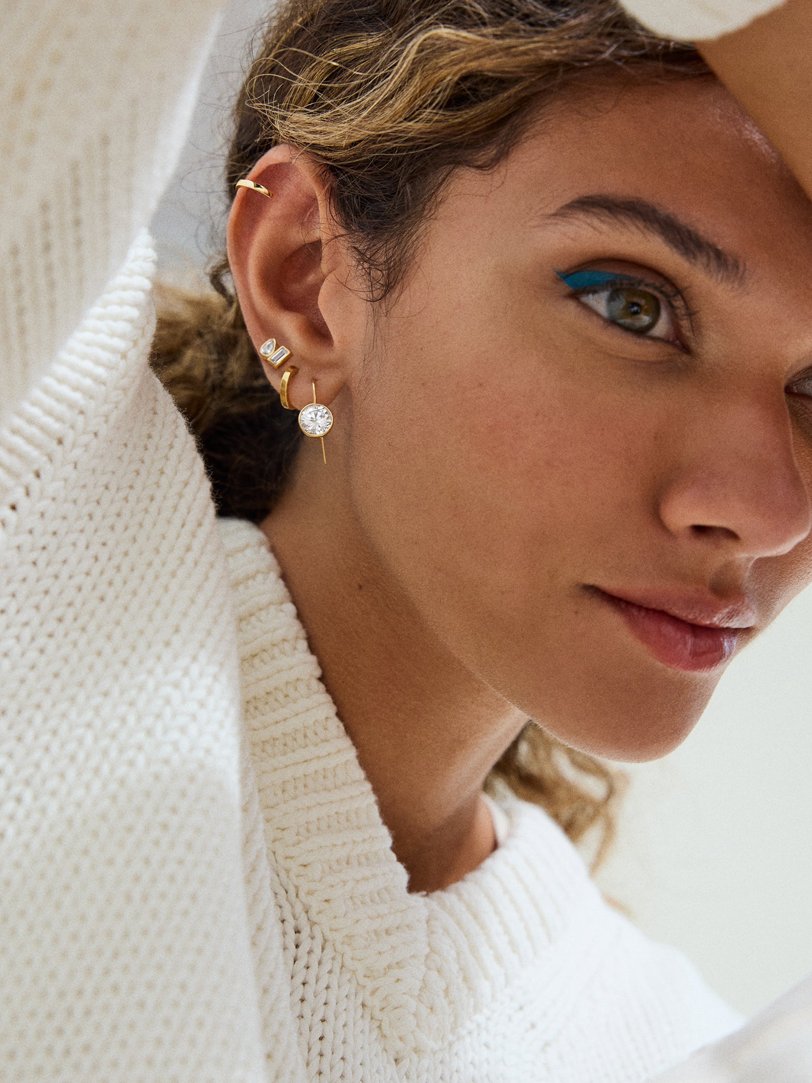 Reina 18K Gold Stud Earrings - Toi et Moi Bezel Set Earrings-Blues Comming