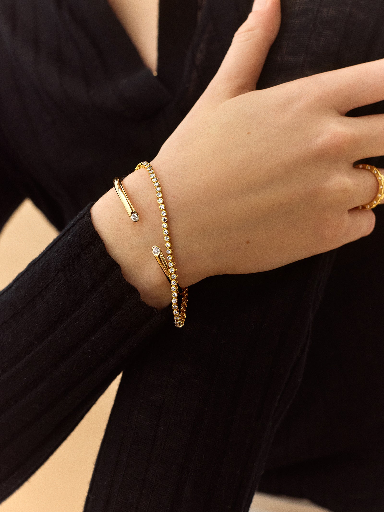 Clara Classic Bezel Cuff - Gold/Pavé-Blues Comming