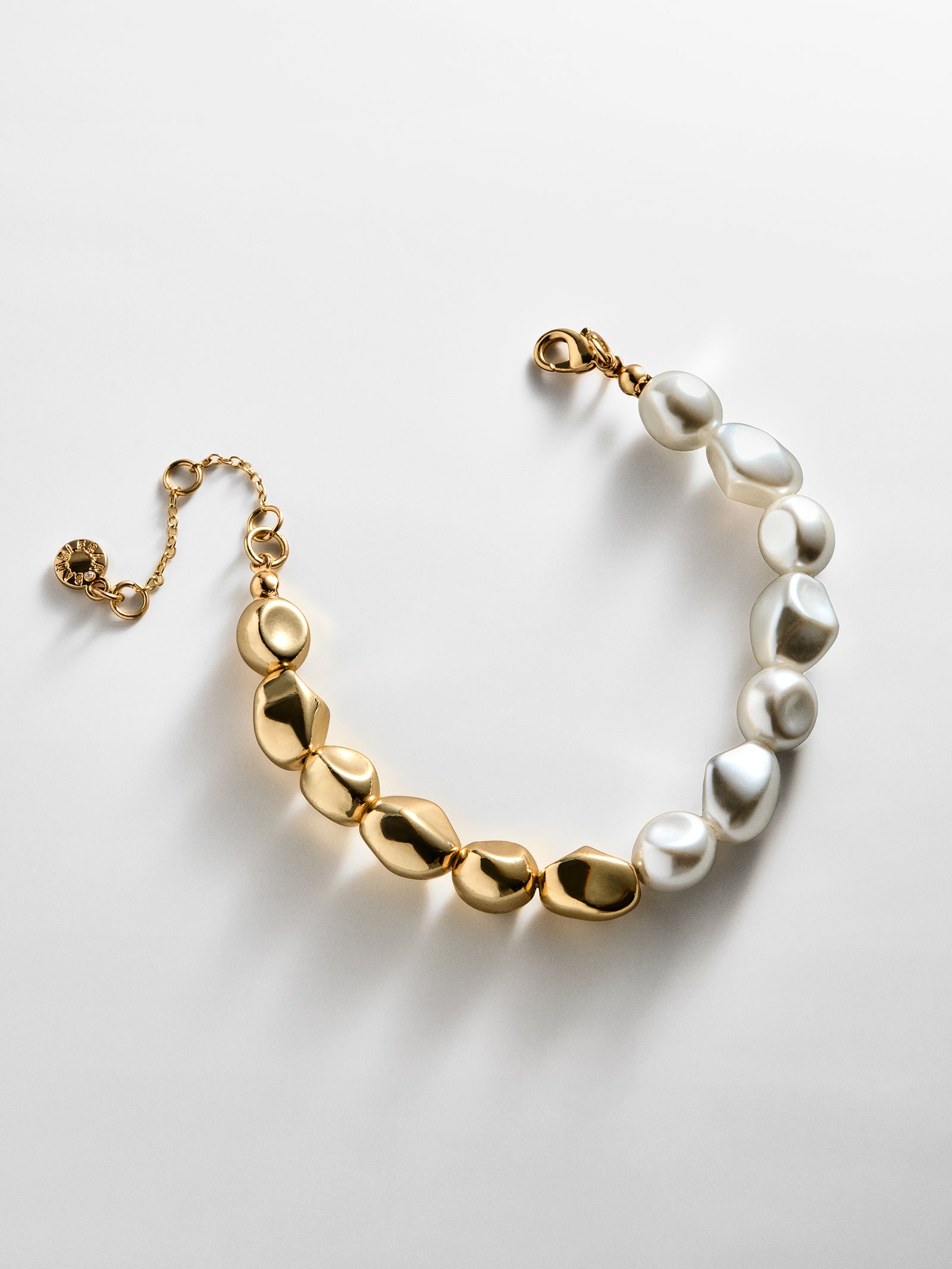 Johna Gold Pearl Bracelet - Gold/Pearl-Blues Comming
