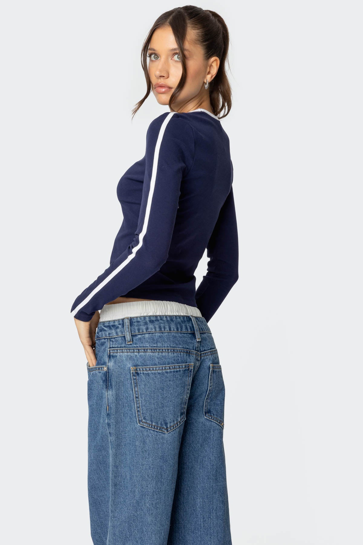 Contrast V Neck Long Sleeve T Shirt-Milans Time