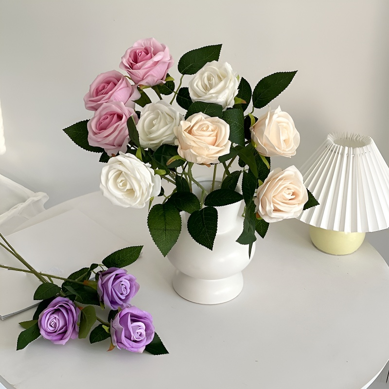 Hochzeitsdekorationen zum Valentinstag, Blumengestecke im Hotel