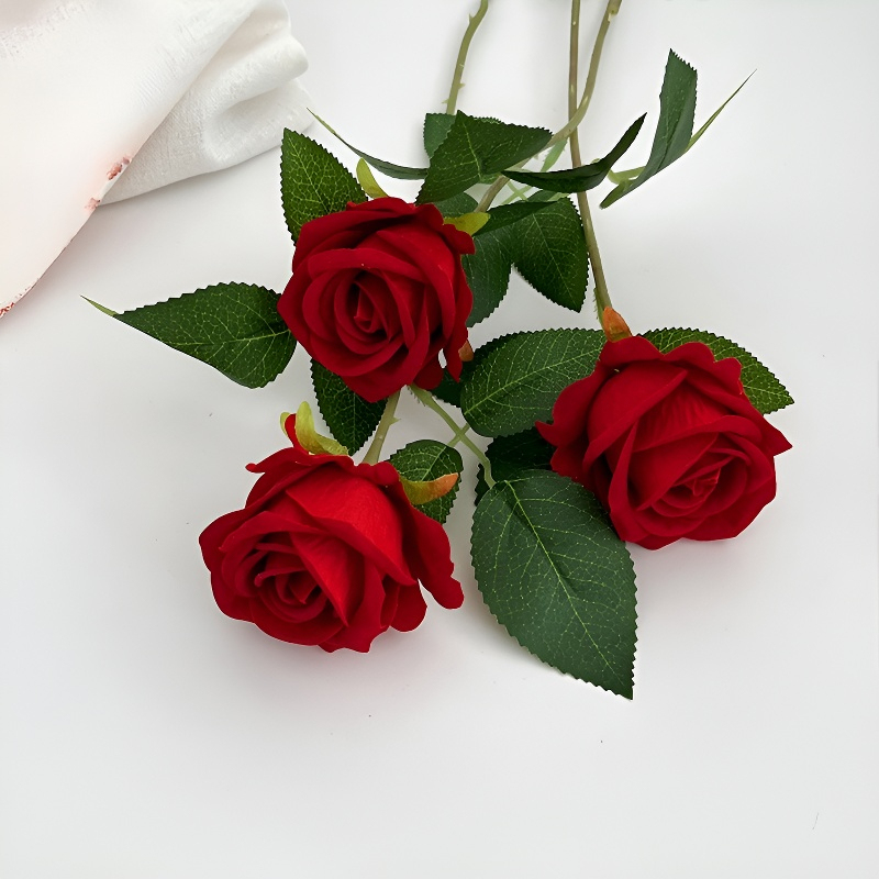 Hochzeitsdekorationen zum Valentinstag, Blumengestecke im Hotel