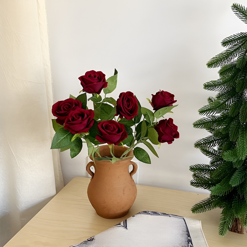 Hochzeitsdekorationen zum Valentinstag, Blumengestecke im Hotel