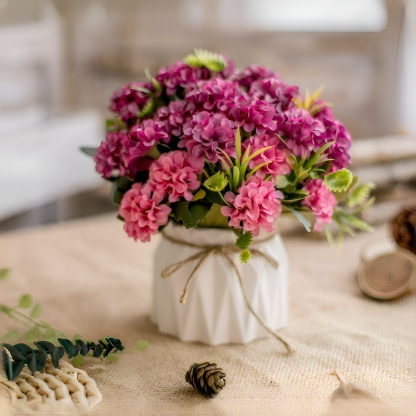 Juteseil-Deko-Vase mit künstlichen Blumen für Zuhause