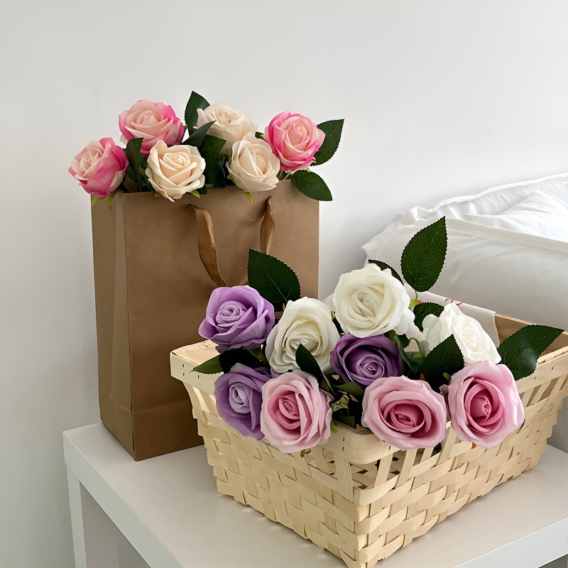 Hochzeitsdekorationen zum Valentinstag, Blumengestecke im Hotel