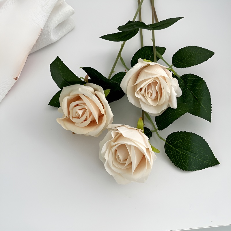 Hochzeitsdekorationen zum Valentinstag, Blumengestecke im Hotel