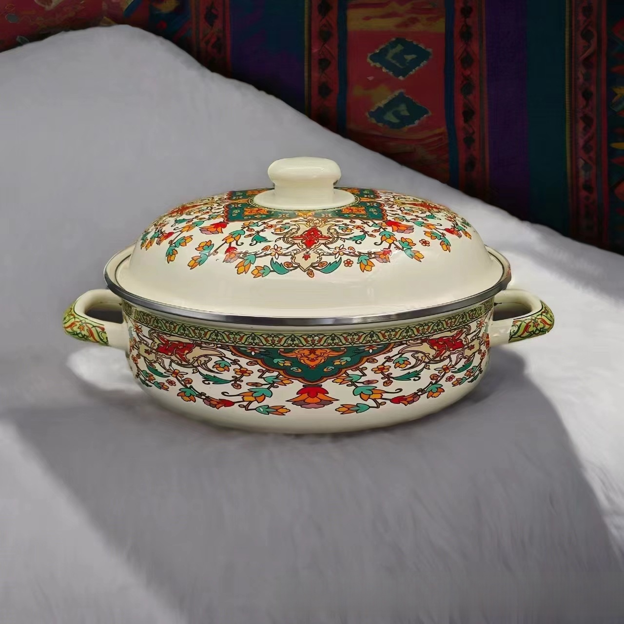 Große, doppelohrige Suppenschüssel