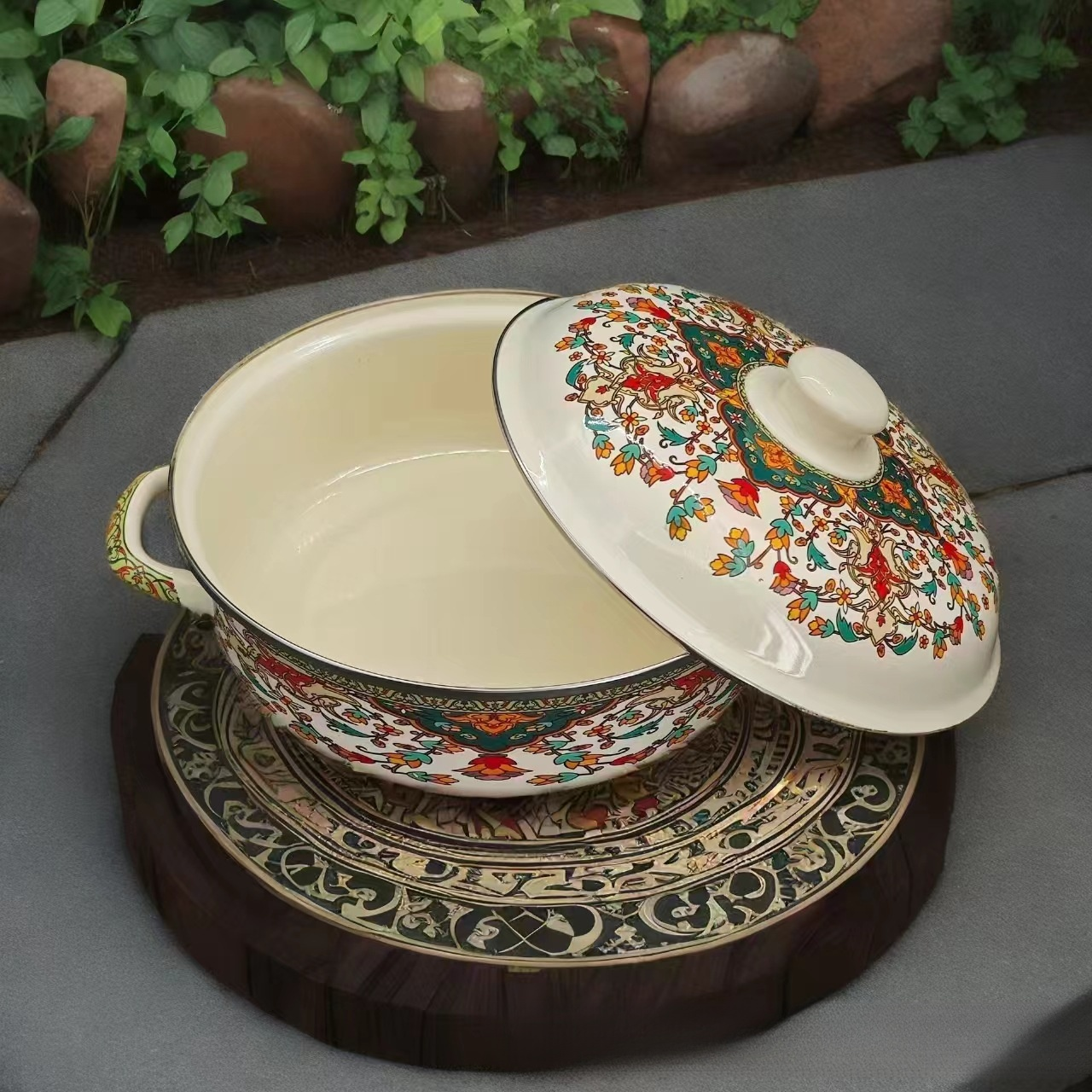 Große, doppelohrige Suppenschüssel