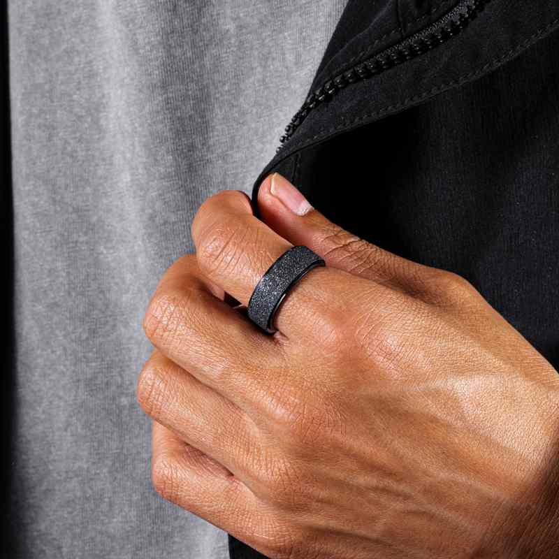 Men's Rotating Frosted Steel Simple Band in Black Gold