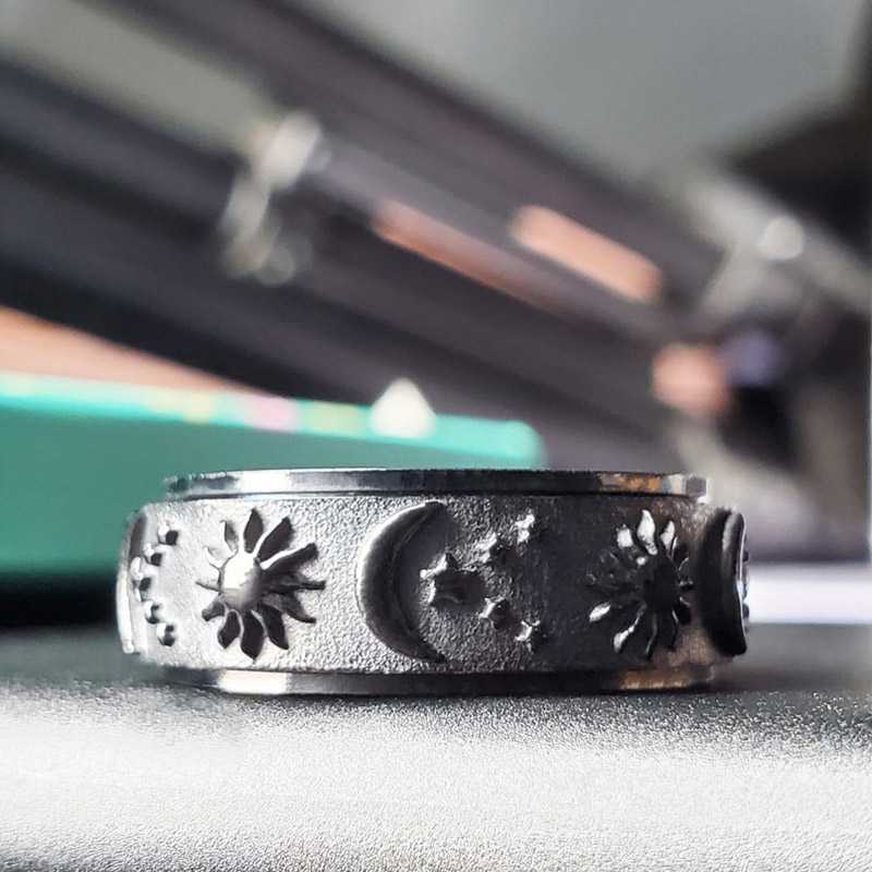 8mm Sun and Moon Spinner Relieving Stress Ring