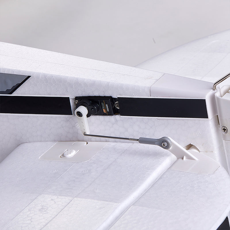 FMS 1300mm PA-18 Super Cub servo and flap linkage