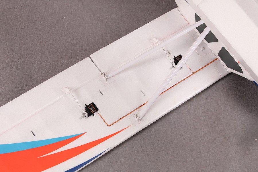 FMS 1400mm Kingfisher wing with servos and connecting rods