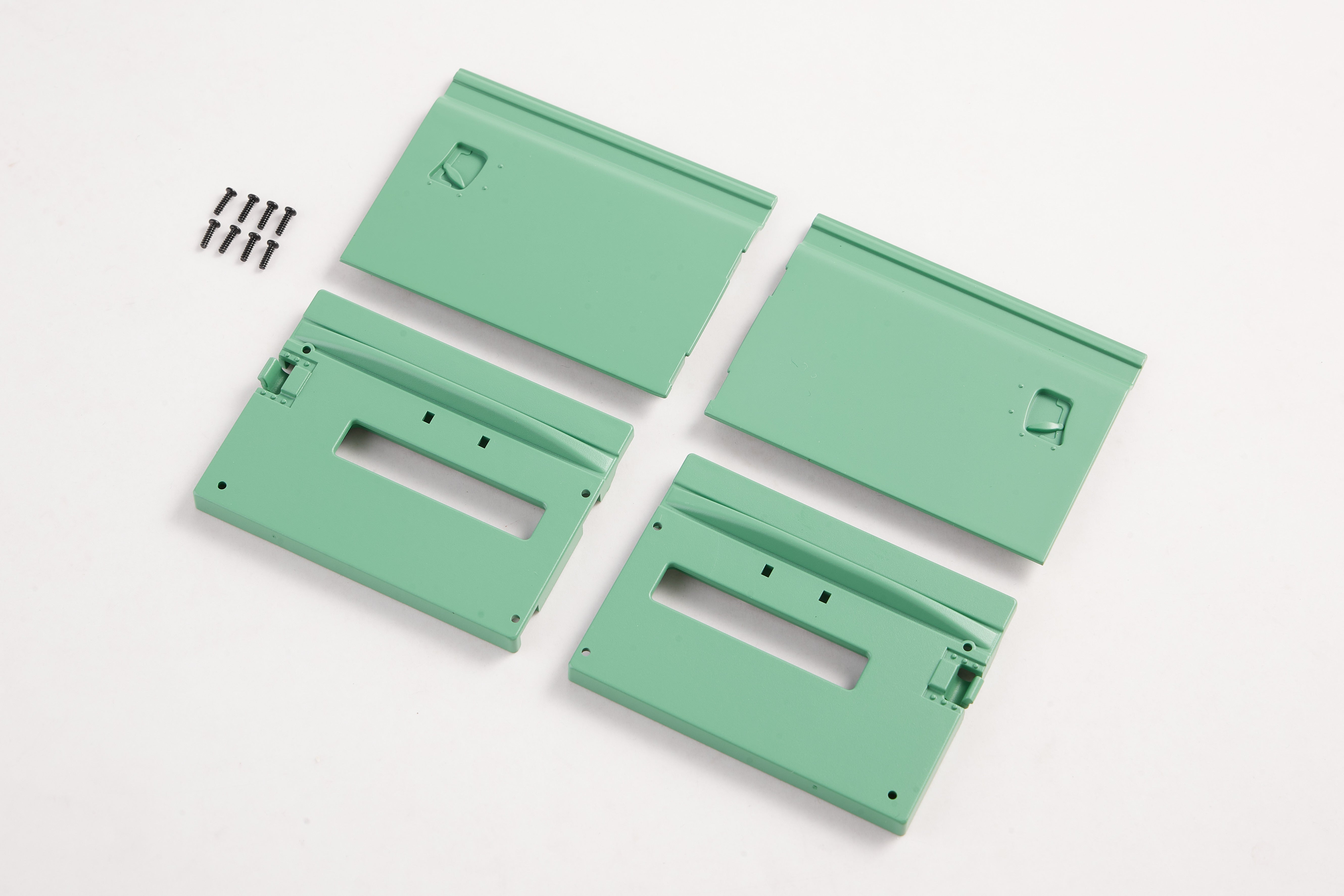 1:12 Land Rover green painted door set with screws for assembly