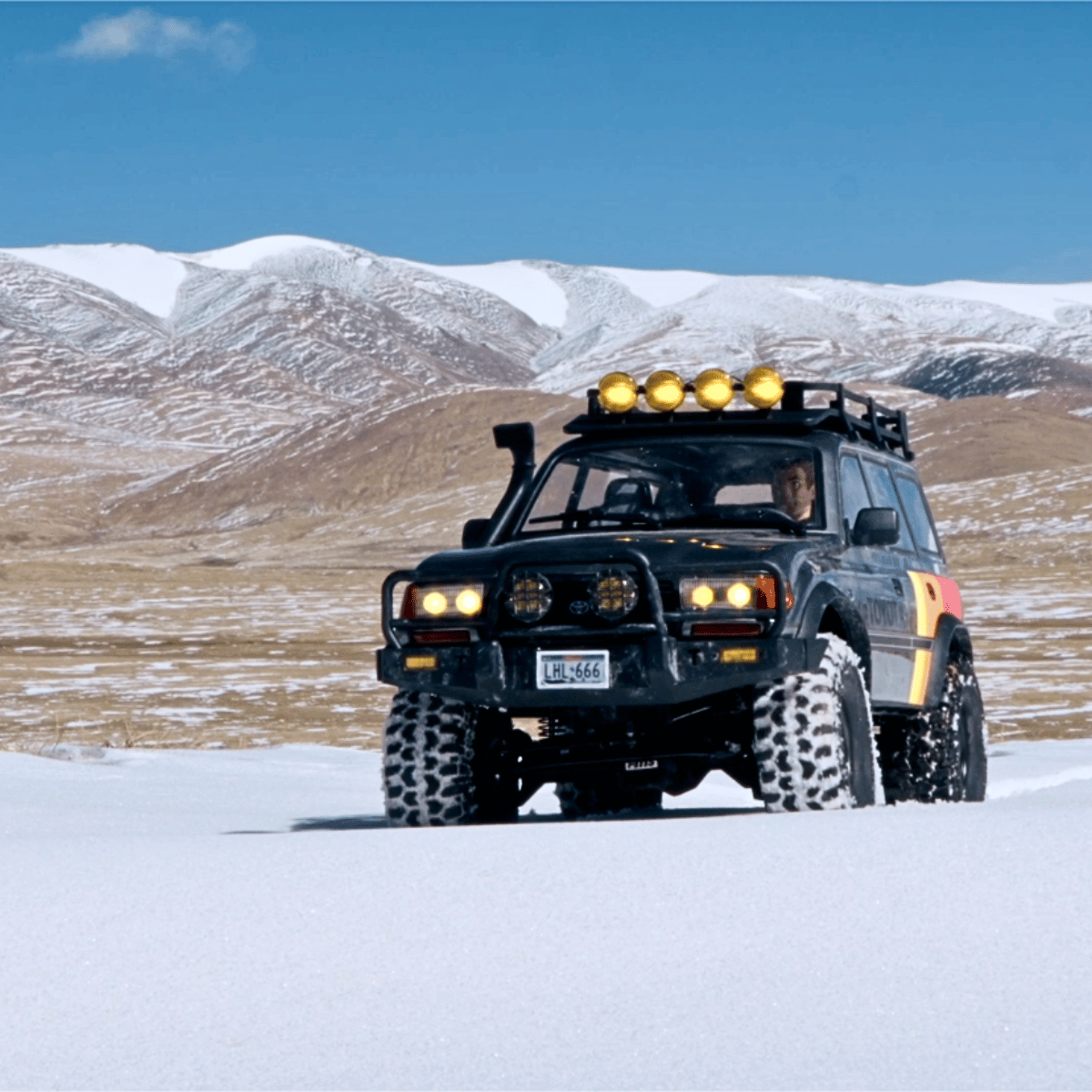 FMS 1:10 FCX10 LC80 Toyota Land Cruiser 80 RS RC crawler in snow with roof rack and off-road lights