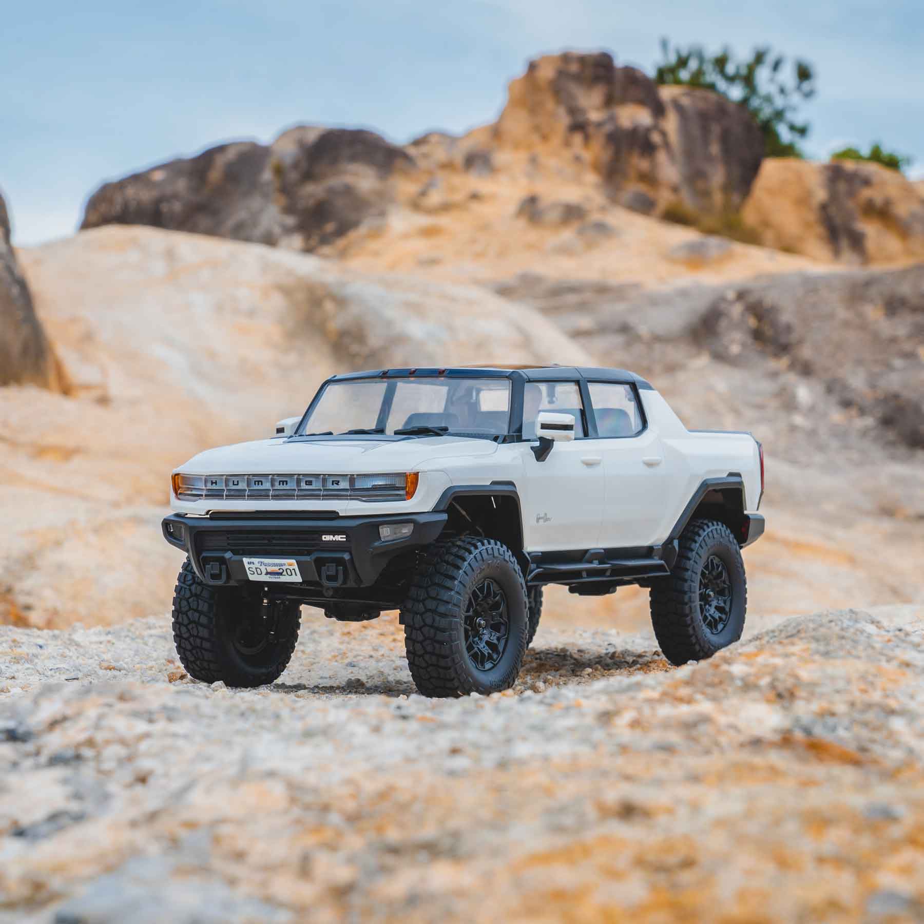 1:18 FCX18 Hummer EV Pickup RC Truck | White & Black RTR – FMS Hobby