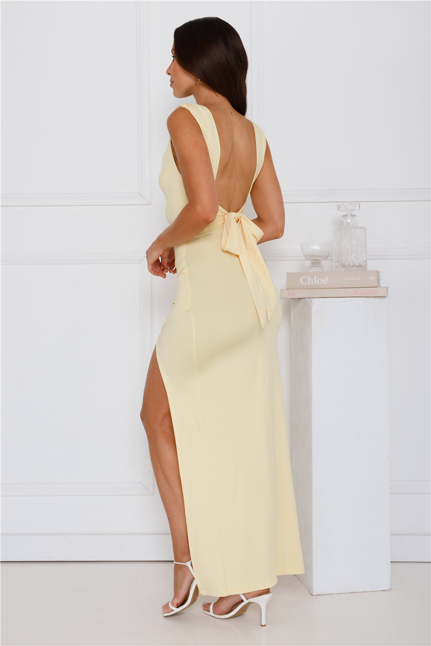 Rote enge Kleid mit Schlitz und Raffungen-Embercourt
