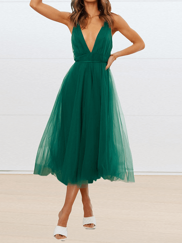 Schickes, Bauschiges Midi-Trapezkleid aus fließendem Tüll, rückenfrei, mit zarten Trägern und V-Ausschnitt für Damen, ideal für Cocktailpartys-Embercourt