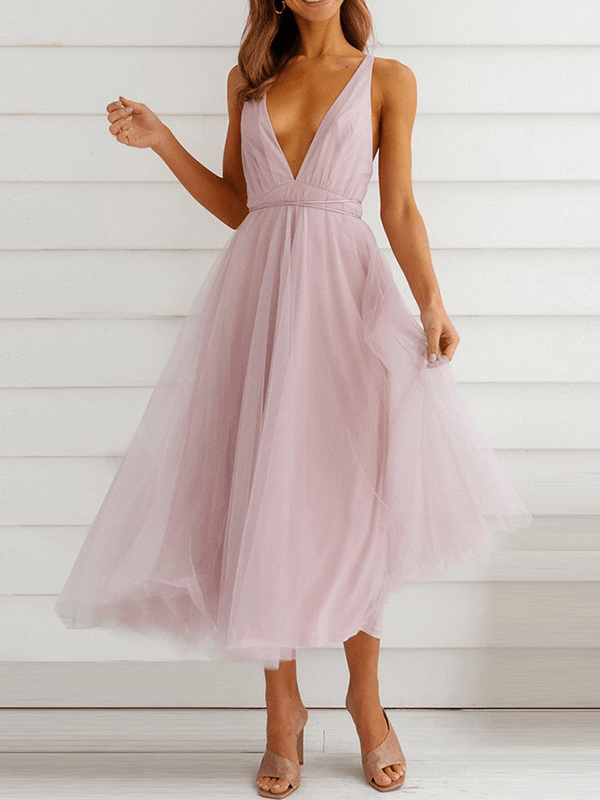 Schickes, Bauschiges Midi-Trapezkleid aus fließendem Tüll, rückenfrei, mit zarten Trägern und V-Ausschnitt für Damen, ideal für Cocktailpartys-Embercourt