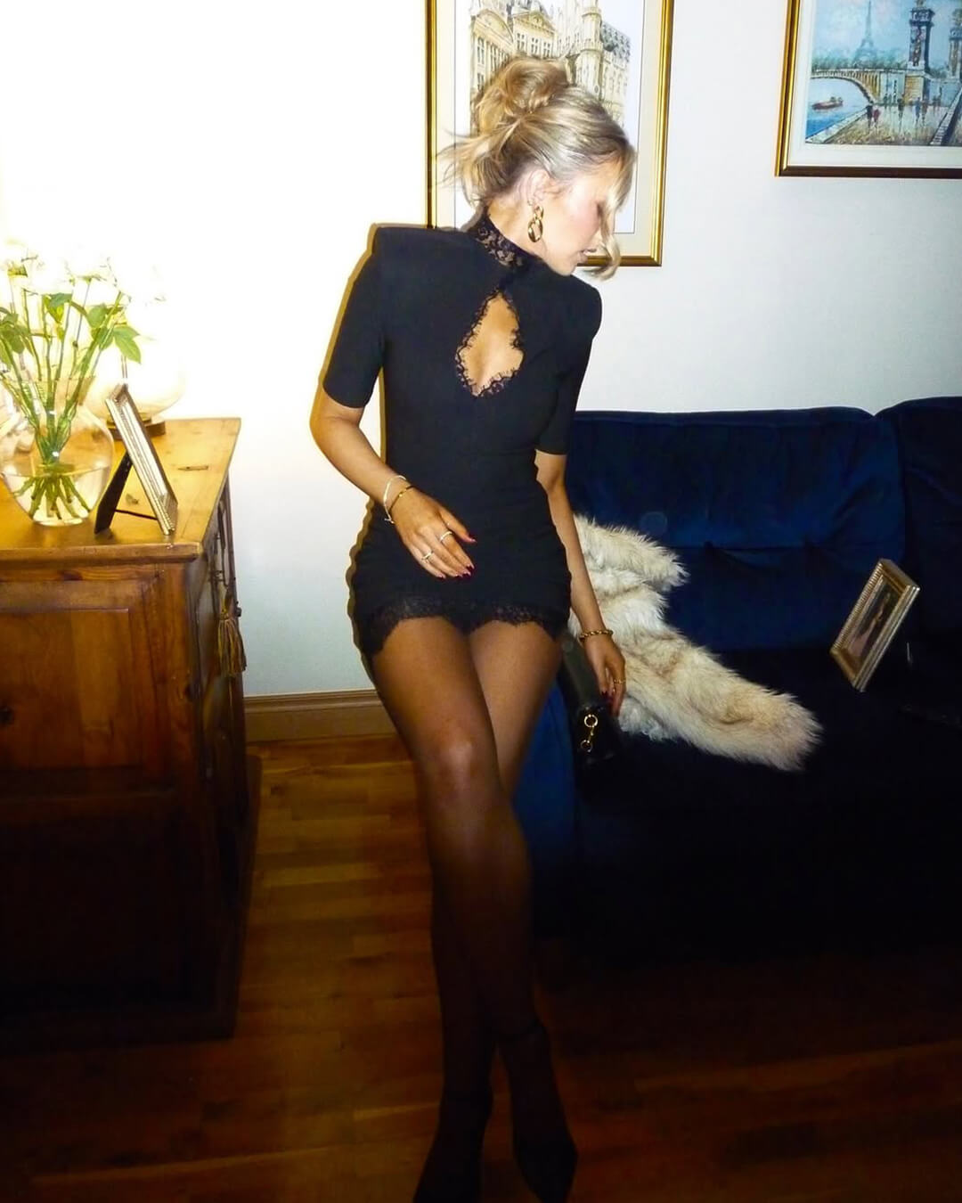 Selena Spitzen-Minikleid mit hohem Kragen-Embercourt