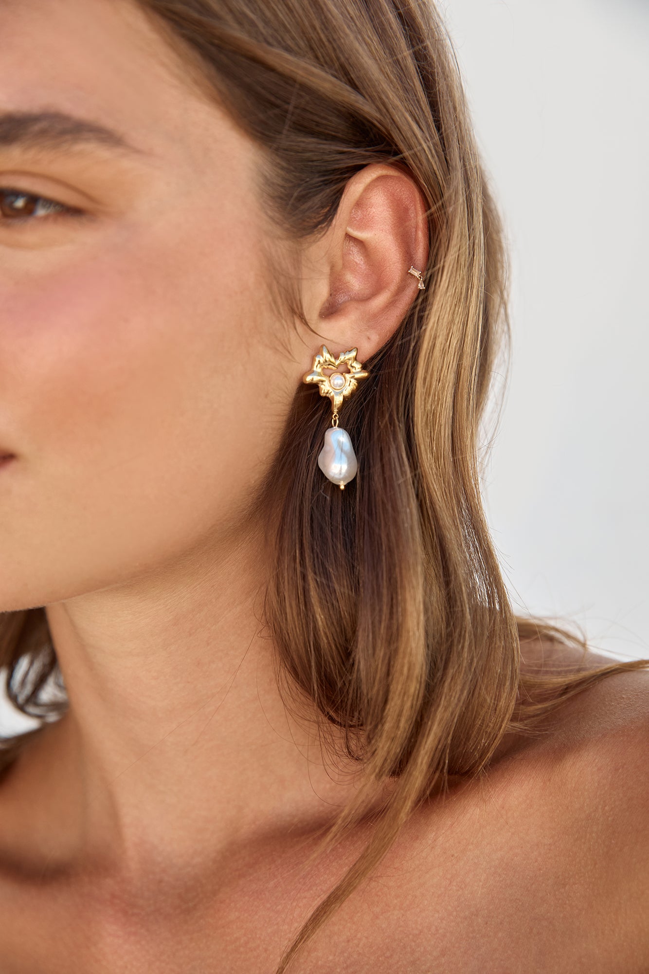 18K Gold Plated Pearl Gems Earrings Gold-Trogz