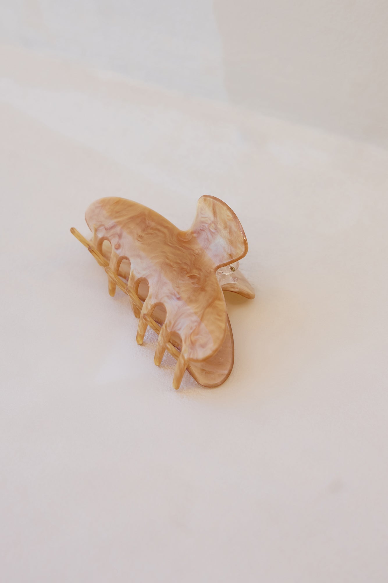 Sea Salt Claw Clip Tan-Trogz