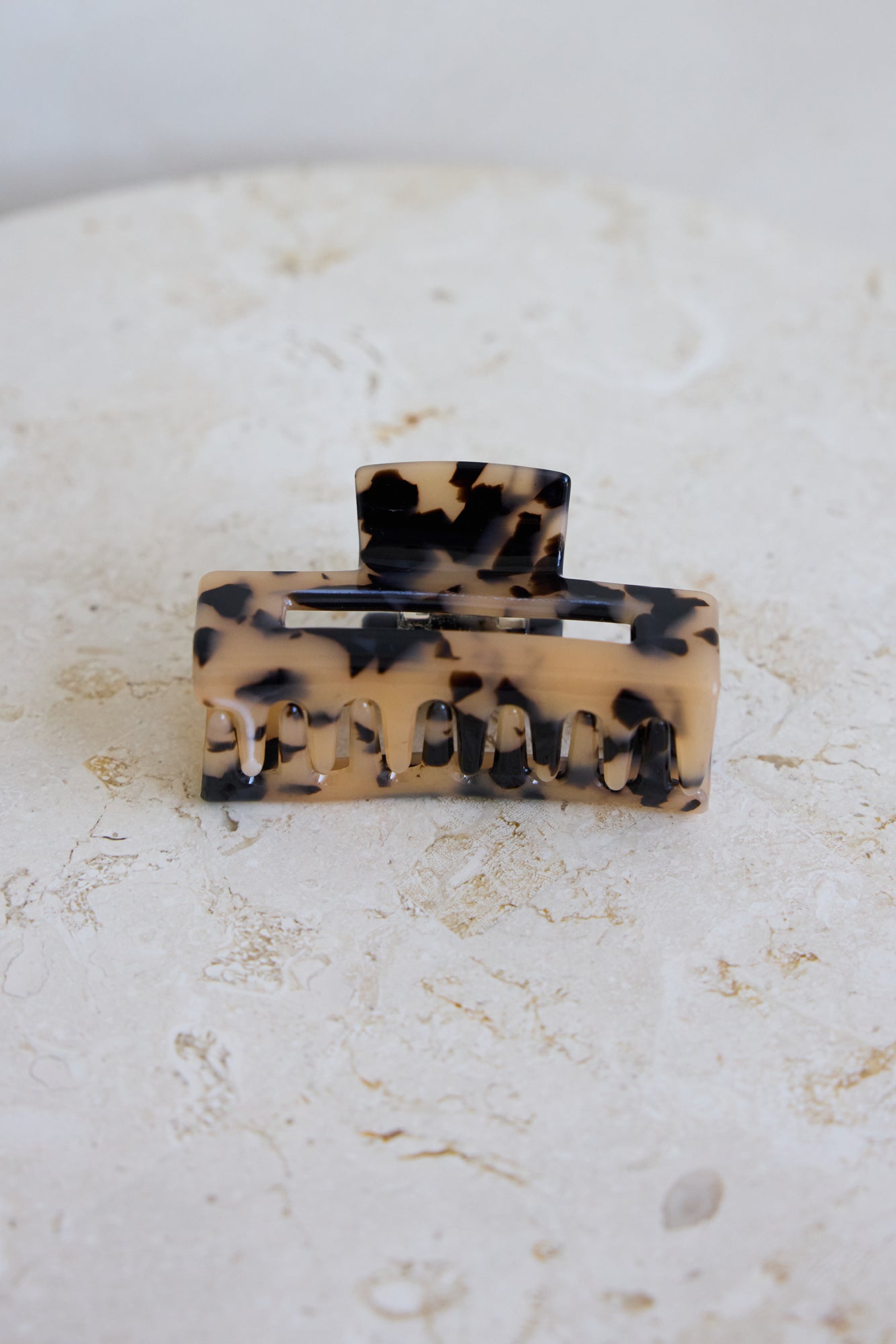 Coconuts Claw Clip Tan Black-Trogz