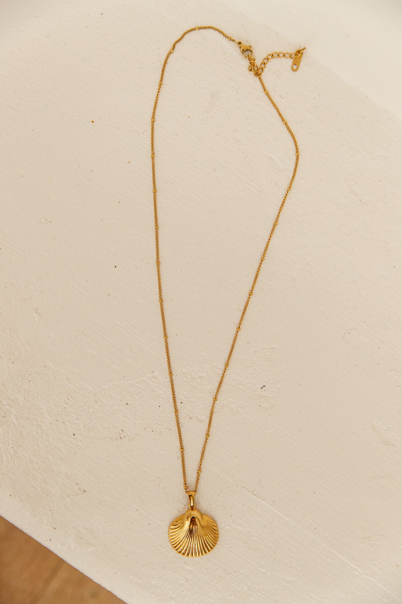 18k Gold Plated Seashell Island Necklace Gold-Trogz