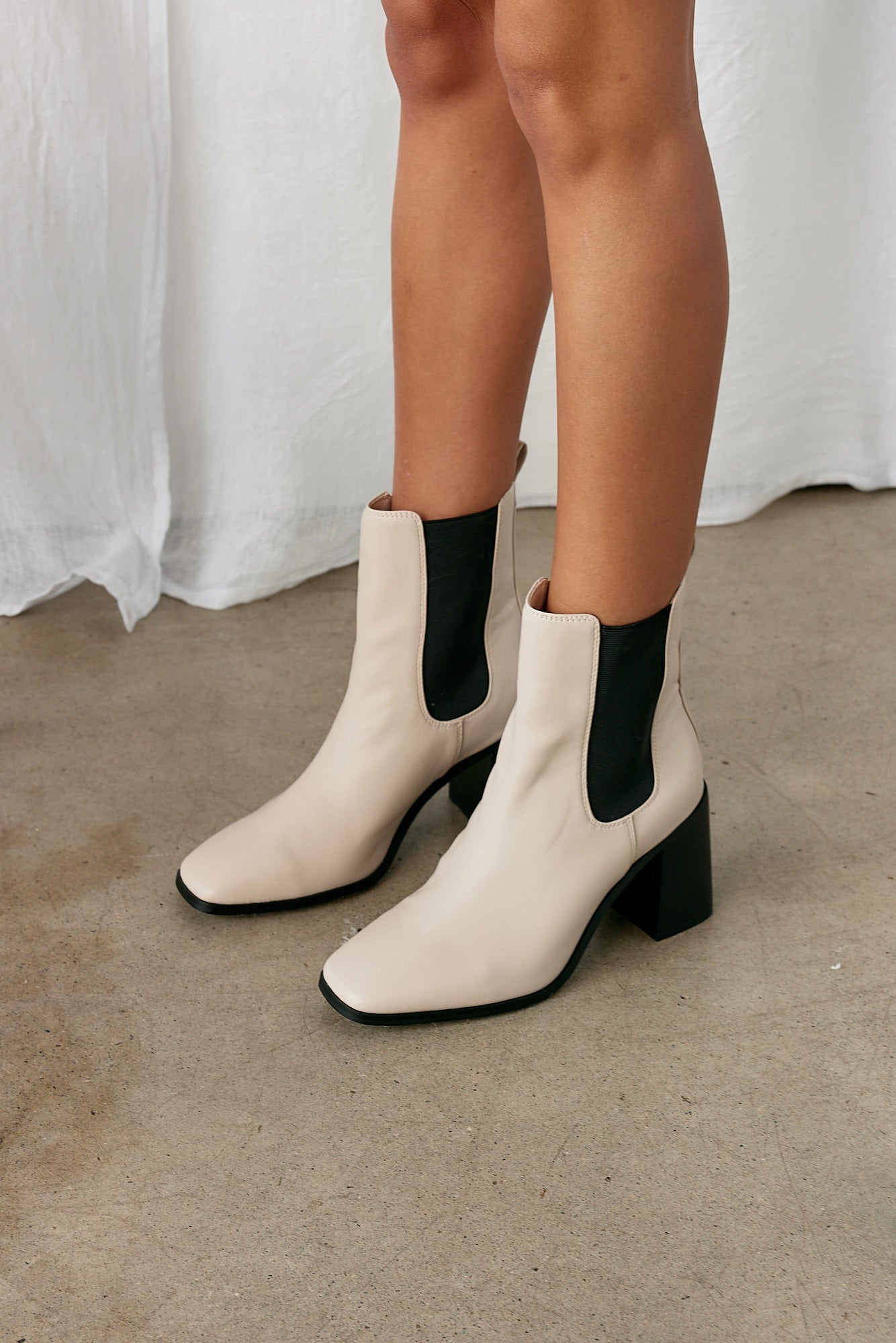 VERALI Link Chelsea Gusset Boots Bone-Trogz