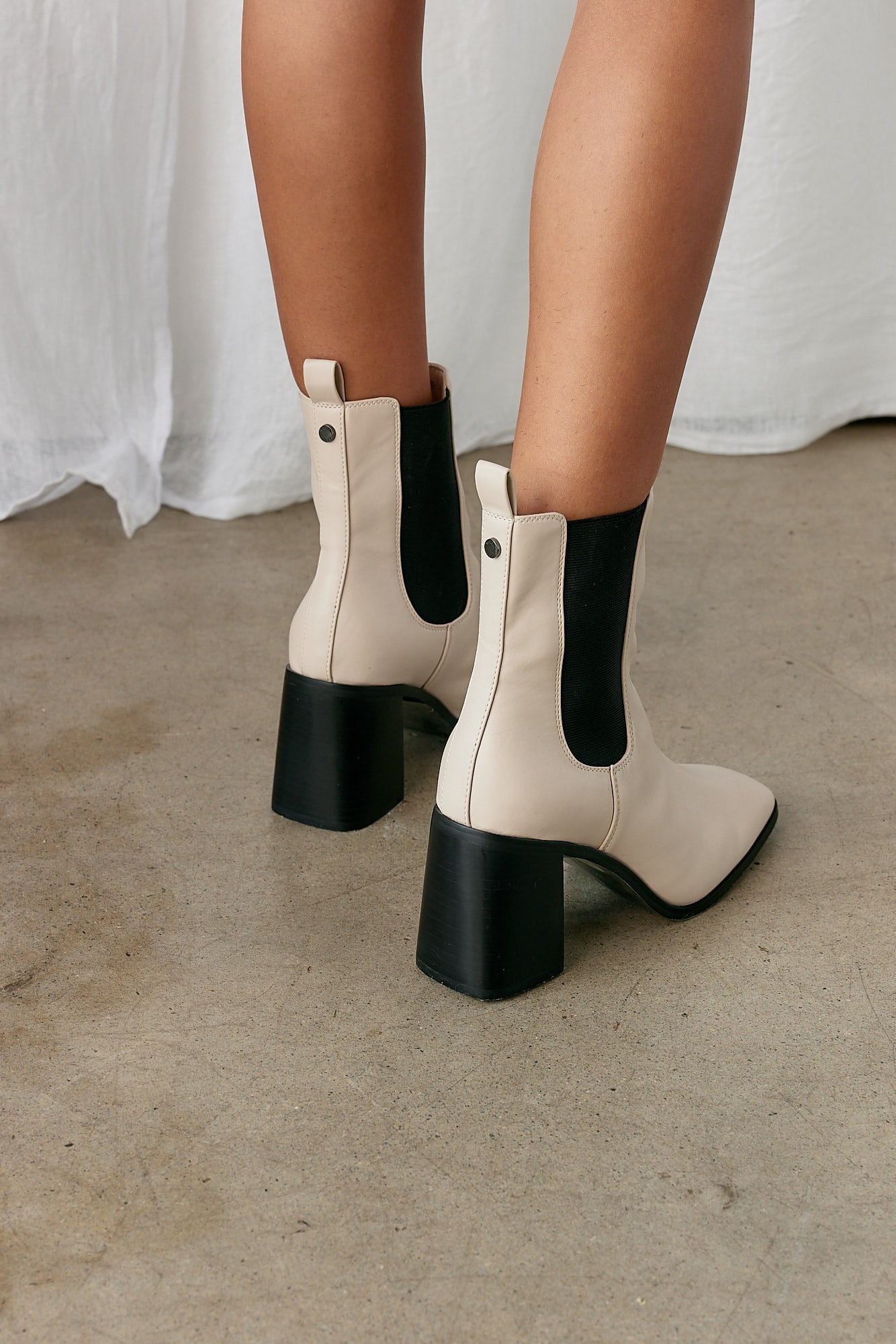 VERALI Link Chelsea Gusset Boots Bone-Trogz