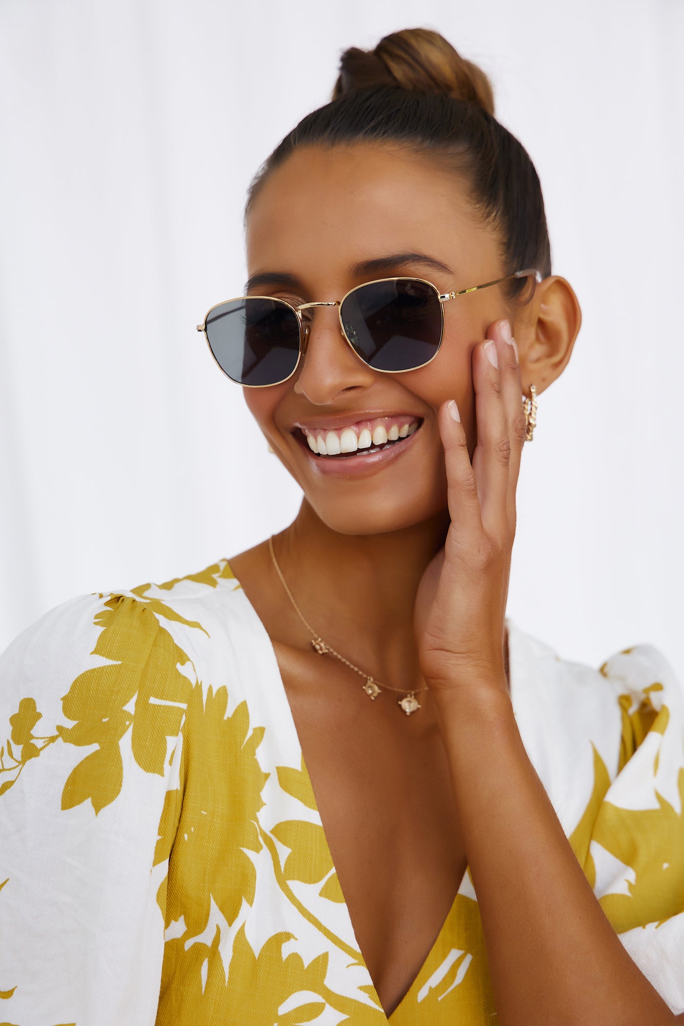 BANBÉ The Turlington Sunglasses Gold Smoke-Trogz