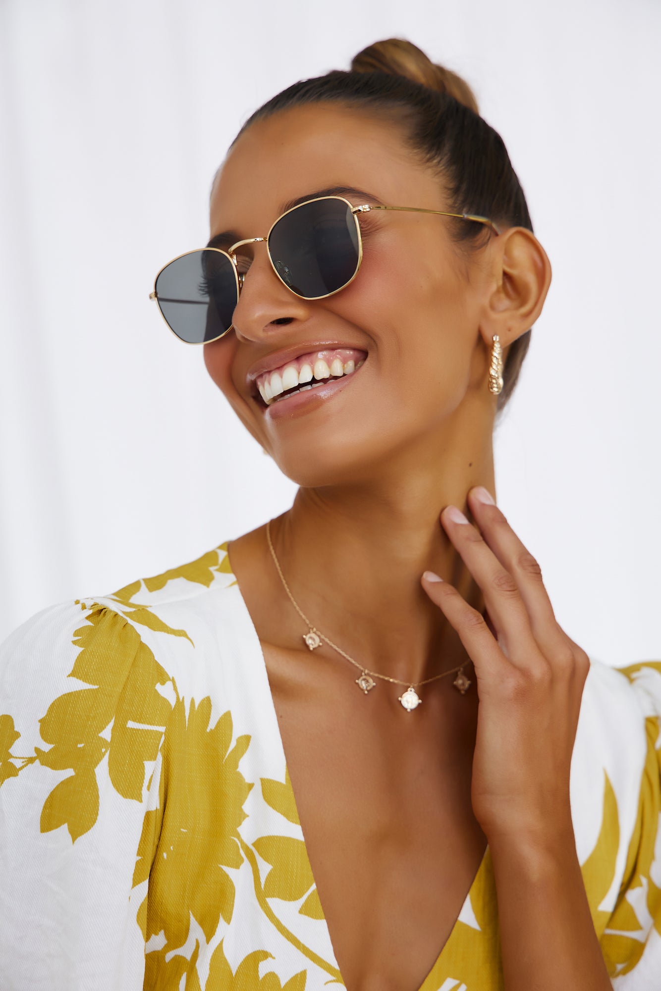 BANBÉ The Turlington Sunglasses Gold Smoke-Trogz