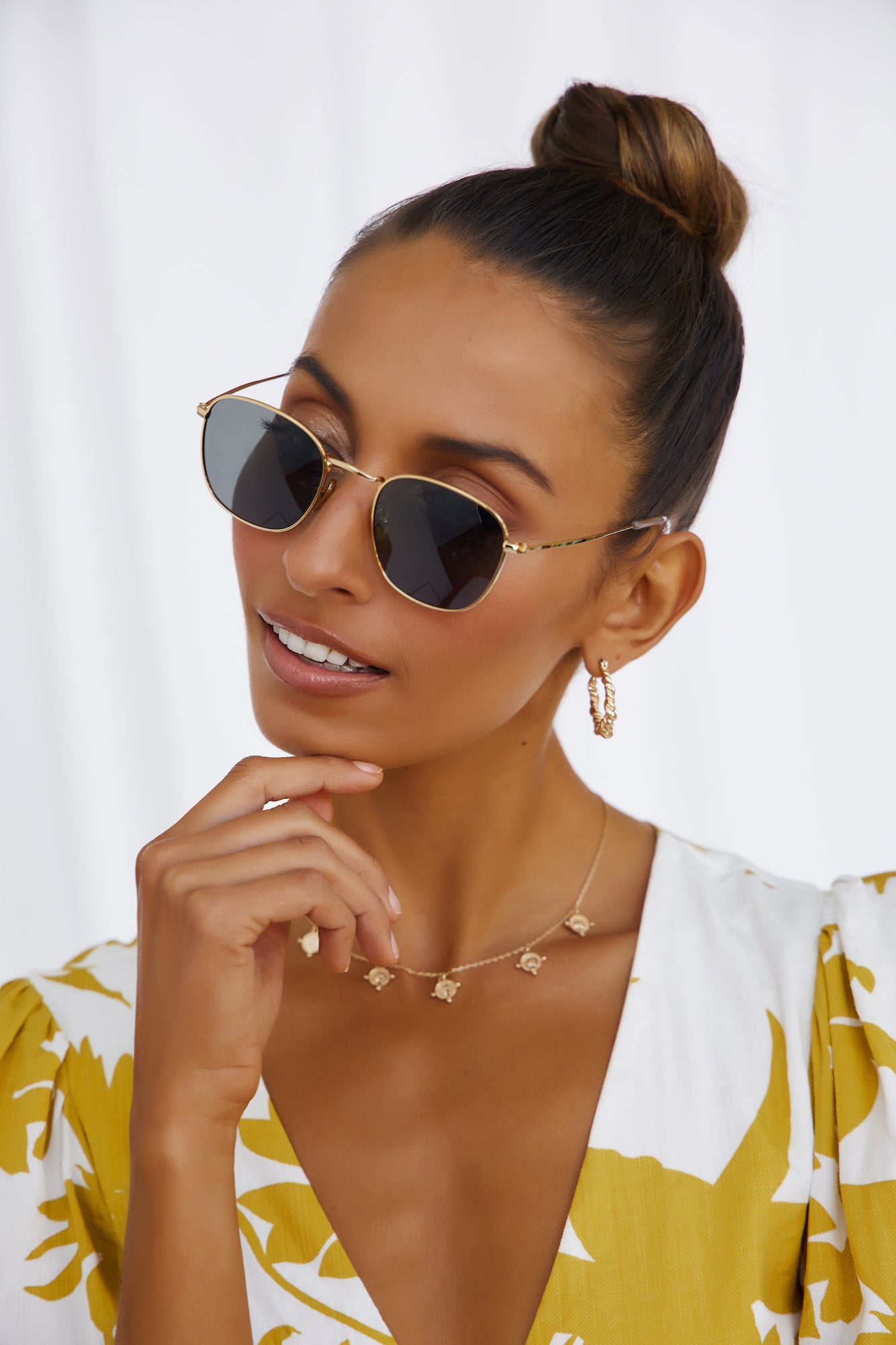 BANBÉ The Turlington Sunglasses Gold Smoke-Trogz