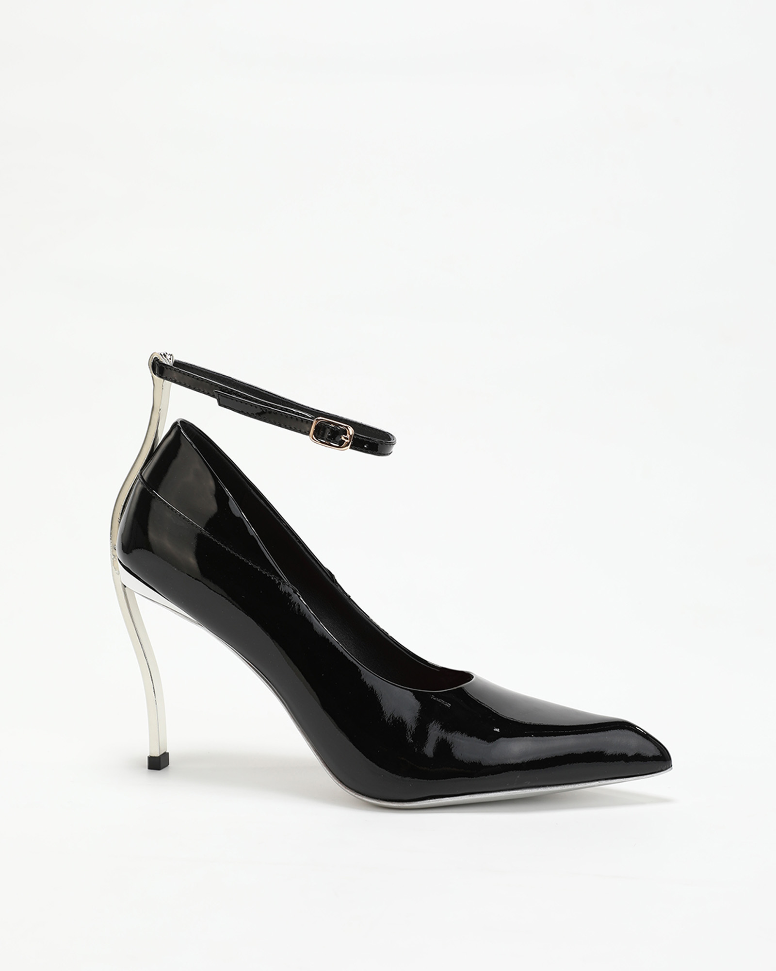 Kyara Patent Leather Pumps In Black